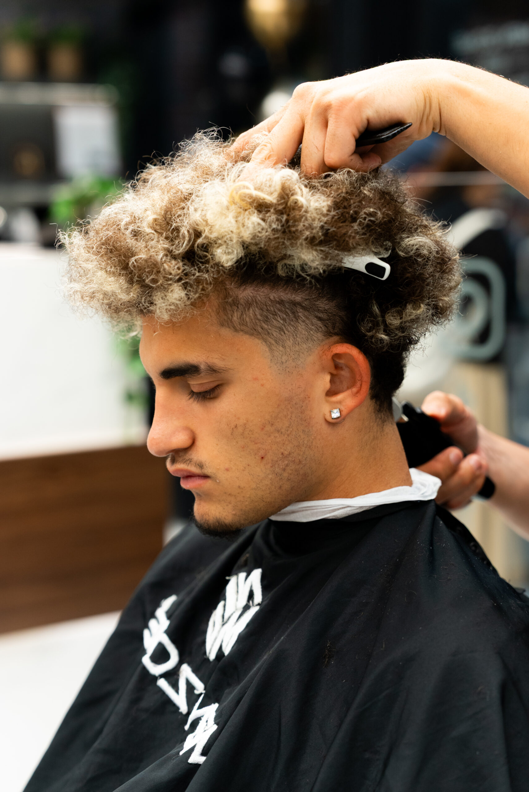 5-4-3-2-1 Texturizing Secrets to Turn Flat Straight Hair into a Messy Slick Back